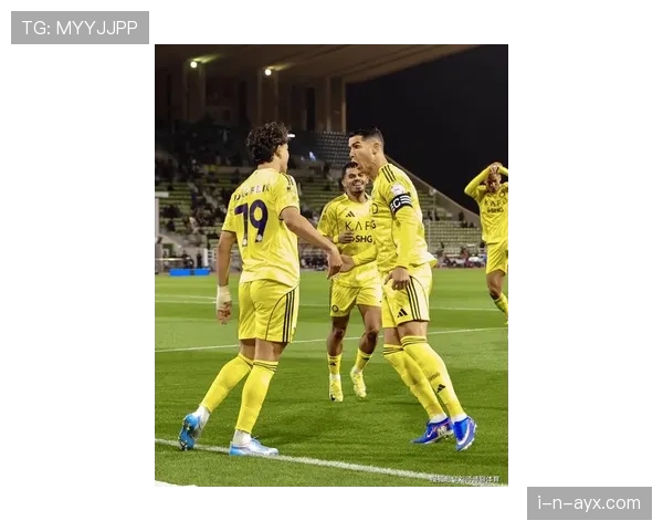 新赛季揭幕:足球巨星闪耀赛场,迎接荣耀与挑战 新赛季揭幕:足球巨星闪耀赛场,迎接荣耀与挑战